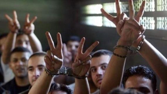 14 أسيراً فلسطينياً يواصلون إضرابهم عن الطعام في سجون العدو 