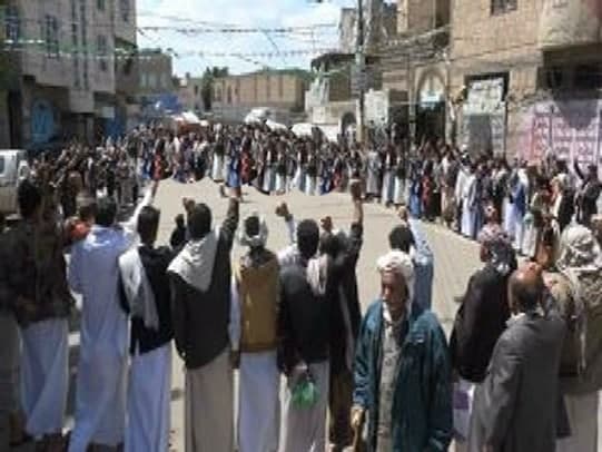وقفات احتجاجية في بني الحارث بالأمانة تندد باختطاف النساء وتعلن النفير العام