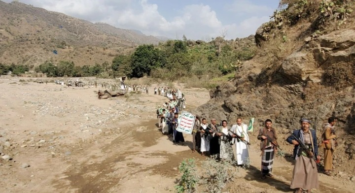 حجة.. مسير ومناورة لخريجي دورات 