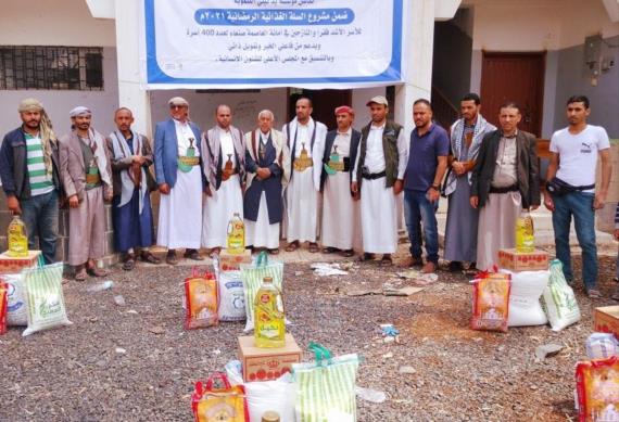 مؤسسة يد تبني التنموية توزع 400 سلة غذائية بالأمانة