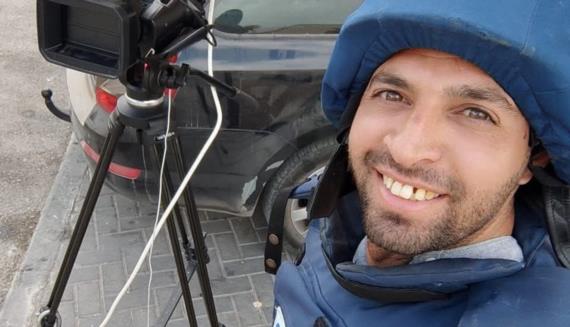 العدو الصهيوني يمدد الاعتقال الإداري للصحفي أحمد الخطيب ستة أشهر إضافية