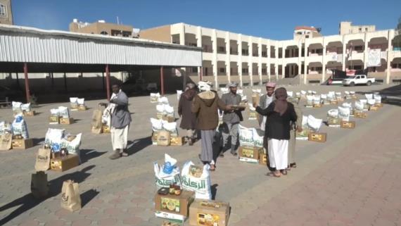 مأرب .. تدشين توزيع الزكاة العينية لألف و530 أسرة مستفيدة