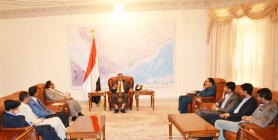 رئيس الوزراء يشيد بالدور الوطني والنوعي للجبهة الإعلامية الوطنية في مواجهة الآلة الإعلامية للعدوان