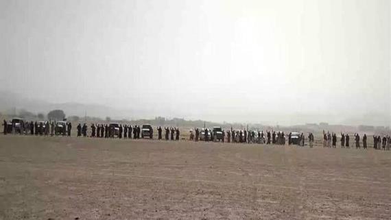 صنعاء.. أبناء حريب نهم يعلنون البراءة من الخونة في وقفة مسلحة حاشدة