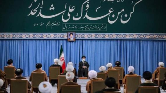 السيد الخامنئي يستقبل أعضاء مجلس خبراء القيادة ويؤكد عدم تراجع بلاده في الملف النووي