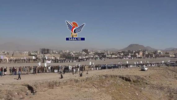 صنعاء.. وقفة حاشدة بسنحان رفضا للقرار الأمريكي بحق أنصار الله