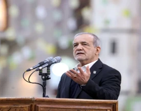 الرئيس الإيراني: ملتزمون بتوجيهات قائد الثورة للعبور من مرحلة 