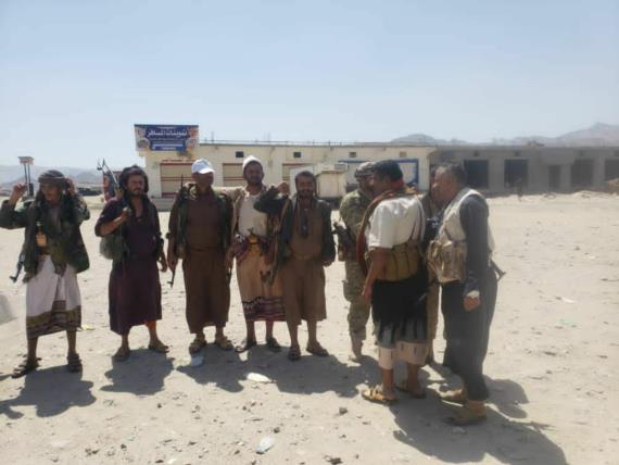محافظ مأرب طعيمان يتفقد أبطال الجيش واللجان الشعبية في جبهة الجوبة