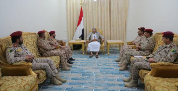 الرئيس المشاط يستعرض مع اللجنة العسكرية برئاسة اللواء الرزامي نتائج مفاوضات العاصمة عمّان