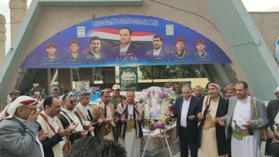 قيادة وزارة الارشاد تزور ضريح الرئيس الشهيد الصماد