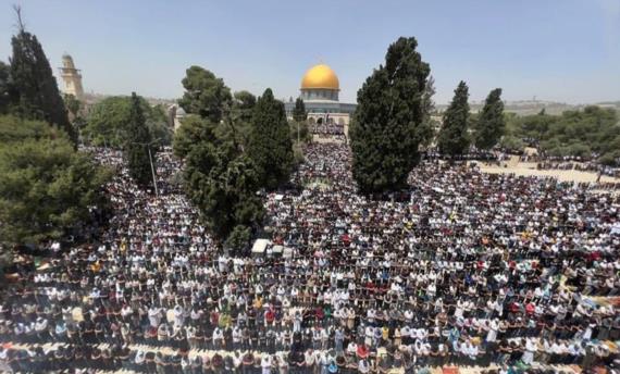 نحو 160 ألف مُصلٍ بالجُمعة الأخيرة من رمضان في المسجد الأقصى