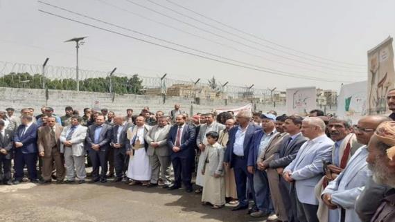قطاعات خدمية تحذر من كارثة بيئية وصحية نتيجة احتجاز سفن الوقود