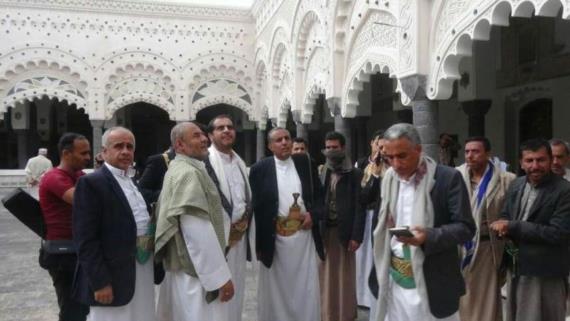 صنعاء.. هيئة الأوقاف تطلع على أعمال صيانة وترميم الجامع الكبير في الروضة