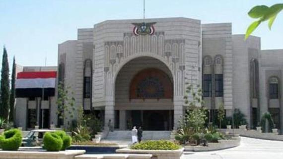 مجلس الوزراء يقر فصل 35 عنصرا من الخونة وعملاء تحالف العدوان (الأسماء)