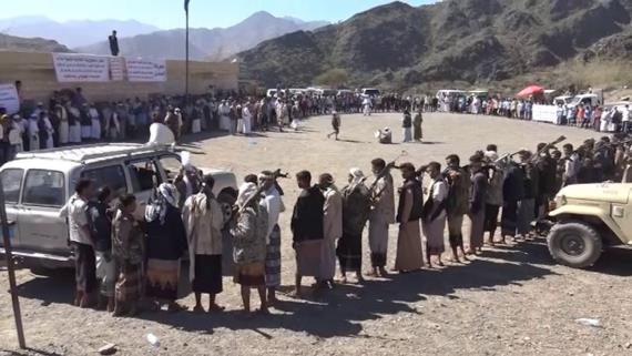 وقفة قبلية في مديرية فرع العدين بإب تنديدًا بجرائم العدوان