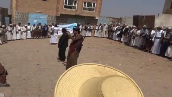 أبناء مديرية الخبت بالمحويت يسيرون قافلة غذائية دعمًا للجيش واللجان