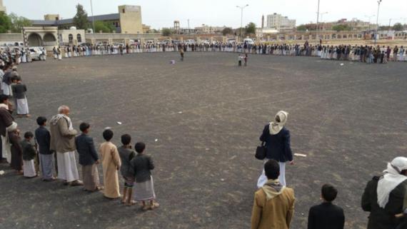 أبناء سحار الشمالية بصعدة يسيرون قافلة غذائية للجيش واللجان الشعبية