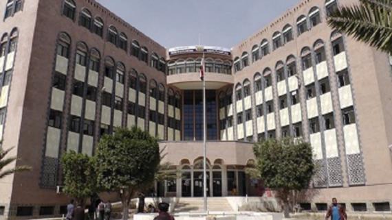 وزير الصناعة يستنكر صمت الأمم المتحدة إزاء استمرار احتجاز سفن النفط 