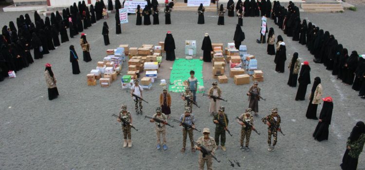 وقفة مسلحة وقافلة غذائية لحرائر ذمار دعما للجيش واللجان الشعبية