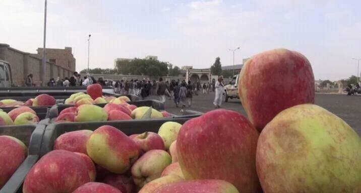 صعدة : أبناء مديرية سحار يسيرون قافلة غذائية دعما للجيش واللجان الشعبية