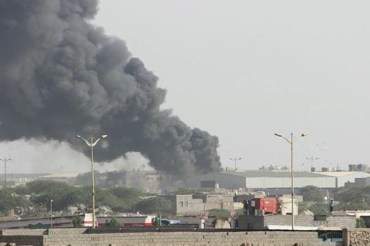 طيران العدوان يستهدف خزانات تحلية المياه في جزيرة كمران بمحافظة الحديدة