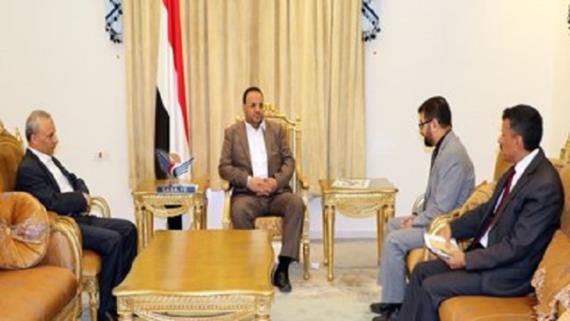 الرئيس الصماد ونائبه يلتقيان عددا من مسئولي حكومة الإنقاذ والمجلس القبلي