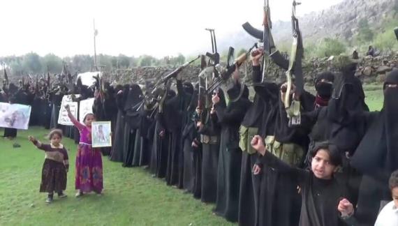 صنعاء : وقفة احتجاجية لحرائر مديرية الحيمة الداخلية استنكارا لجرائم العدوان بحق الأسرى .
