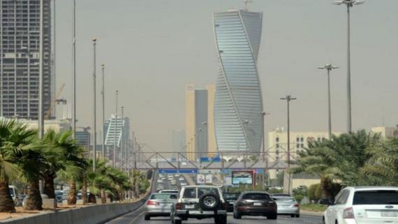 السعودية تبدأ خصخصة 10 قطاعات عامة لمواجهة عجز ميزانيتها
