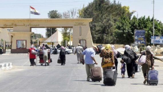 السلطات المصرية تفتح معبر رفح استثنائيا أمام الحجاج والعالقين