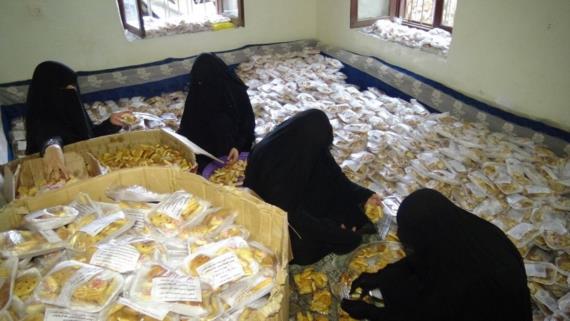 ذمار: قافلة عيدية نسائية دعما للجيش واللجان الشعبية