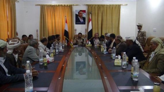قائد المنطقة العسكرية الرابعة يلتقي وجهاء محافظة إب
