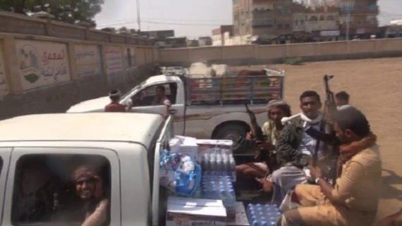 الحديدة: أبناء مديرية الجراحي يقدمون قافلة غذائية للجيش واللجان المرابطين في المخا
