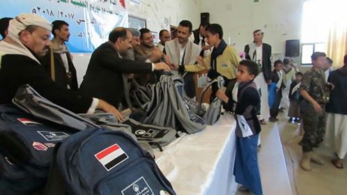 صور | مؤسسة الشهداء بمحافظة عمران تدشن مشروع توزيع الحقيبة المدرسية لأبناء الشهداء.