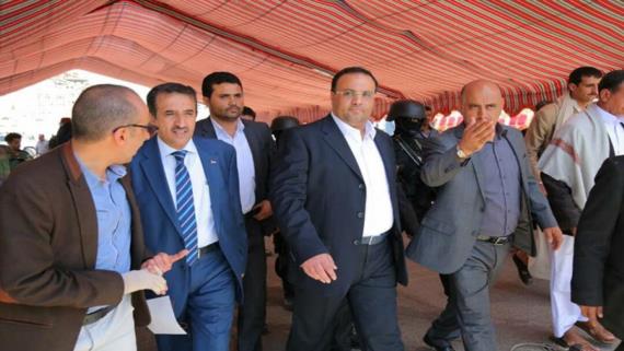 الرئيس الصماد يزور موقع جريمة الصالة الكبرى بصنعاء ويؤكد: لن يفلت مرتكبوها من العقاب (صور)