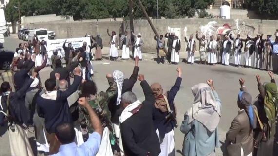 وقفة احتجاجية لحكماء مديريات معين والسبعين وبني الحارث أمام مبنى الأمم المتحدة