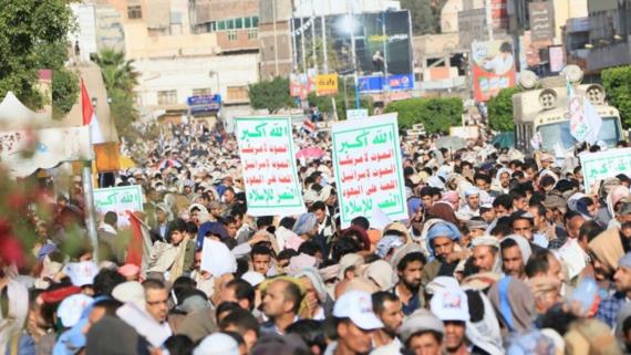 توافد جماهيري للمشاركة في مسيرة (فك معابر فلسطين الحضن العملي العربي ضد بلفور)