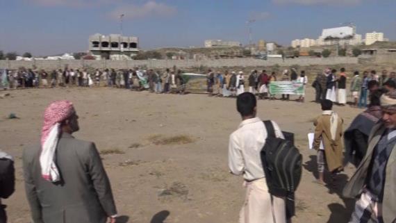 وقفة احتجاجية في مديرية التعزية بمناسبة مرور ألف يوم من العدوان