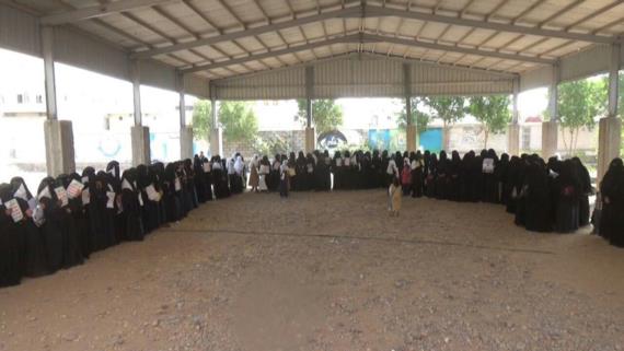 وقفة احتجاجية تربوية بمديرية الجراحي بالحديدة تندد بجريمة اغتصاب فتاة الخوخة