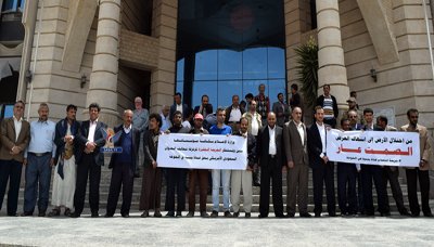 وقفتان بوزارة الإعلام والمؤسسة العامة للإذاعة للتنديد بجريمة الاغتصاب في الخوخة