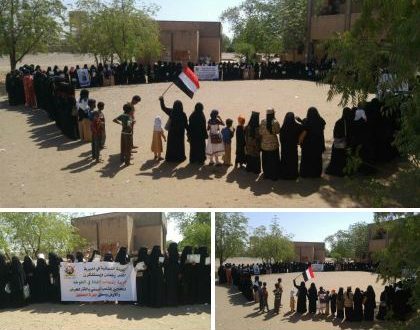 وقفة مسلحة لحرائر مديريتي زبيد والتحيتا غضبا لجريمة اغتصاب فتاة الخوخة