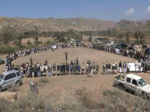 أبناء مديريات مقبنة و موزع و ذوباب بتعز ينظمون وقفات احتجاجية تنديداً بجريمة اغتصاب ابنة الخوخة