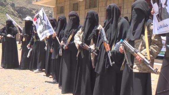 وقفات نسائية وطلابية بالقفر والعدين بإب للتنديد بجريمة الخوخة