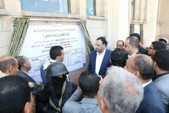 الرئيس الصماد يفتتح ويضع حجر الأساس لـ 36 مشروعا خدميا بمحافظة ذمار