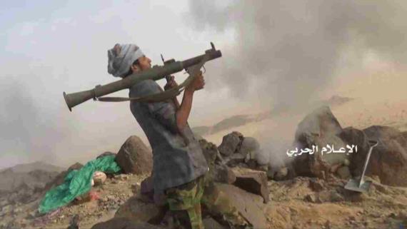 الإعلام الحربي يوزع مشاهد وصور لانكسار زحف واسع لمرتزقه العدوان على سلسلة جبال الضيق قبالة منفذ الخضراء بنجران (صور)