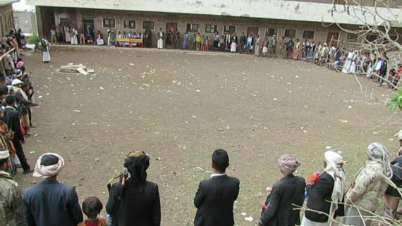 وقفة قبلية بعزلة الجبلين بالعدين في إب تعزيزا للصمود في مواجهة العدوان