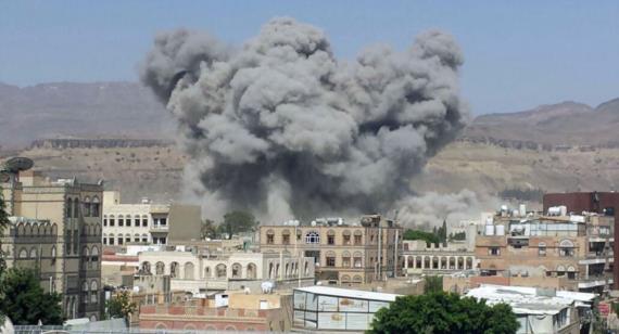 طيران العدوان يستهدف محطة الكهرباء جوار جولة المصباحي بالعاصمة صنعاء