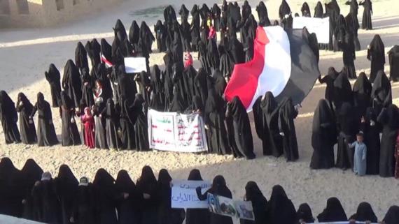 وقفة لحرائر الجوف تنديدا بجريمة اغتيال الرئيس الشهيد صالح الصماد