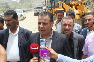 محافظ حجة يدشن مشروع إعادة تأهيل خط عقبة الأمان