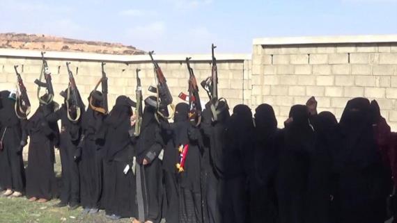 وقفة مسلحة لحرائر غرزة همدان بمحافظة صنعاء