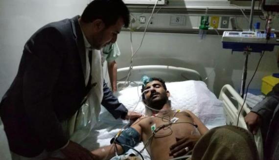 وزير الصحة يتفقد الجرحى جراء استهداف طيران العدوان لمحطة شركة النفط بصنعاء